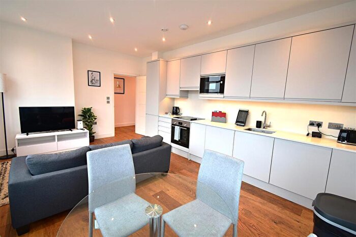 2 Bedroom House To Rent In Slough, SL2