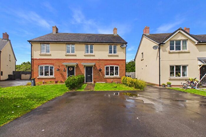 3 Bedroom Semi-Detached House For Sale In Field View Close, Holmes Chapel, Crewe, Cheshire, CW4