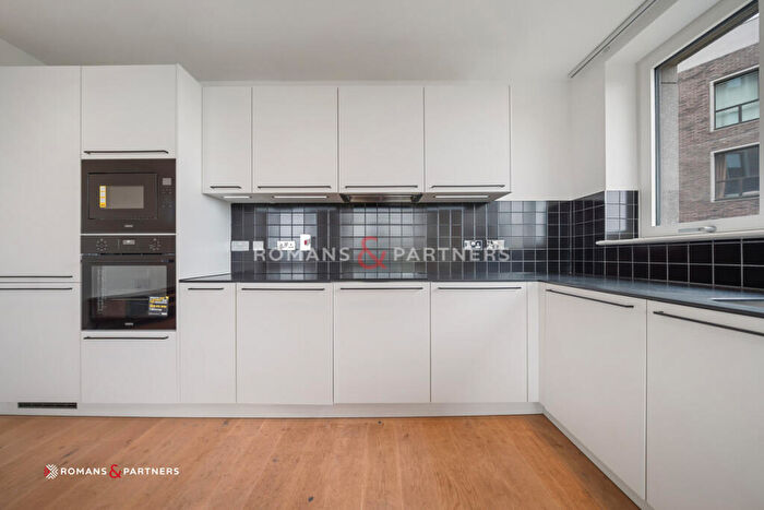 3 Bedroom Apartment To Rent In Wayfare House, Blackwall, E14