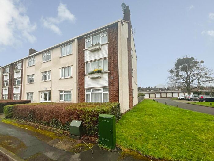2 Bedroom Apartment For Sale In Rixman Close, Maidenhead, Berkshire, SL6