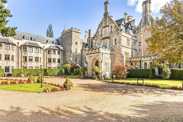 2 Bedroom Flat To Rent In Wood Lane, Stanmore, HA7