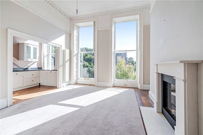 2 Bedroom Flat For Sale In Park Street, Bath, Somerset, BA1