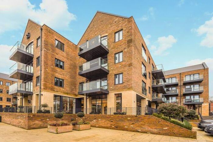 2 Bedroom Flat To Rent In Swan Street, Isleworth TW7