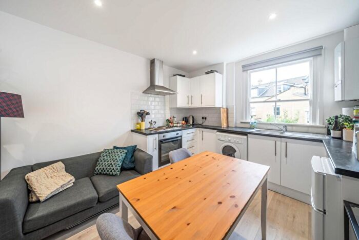 Flat To Rent In Brook Drive, Kennington, London, SE11
