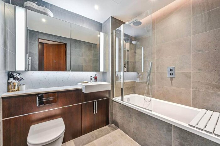2 Bedroom Flat For Sale In Glacier House, Nine Elms, London, SW11
