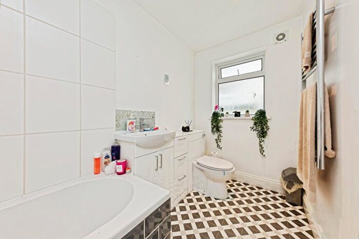1 Bedroom Flat For Sale In Surrey Road, Cliftonville, Margate, Kent, CT9 - Photo 7