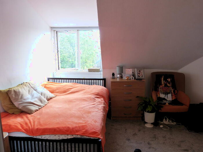 Studio To Rent In North End Road, London, NW11