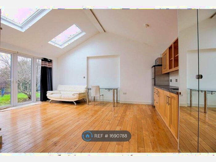 1 Bedroom Bungalow To Rent In Dartford Avenue, London, N9