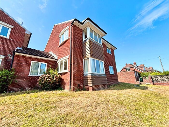 2 Bedroom Flat To Rent In Carisbrooke High Street, Newport, PO30