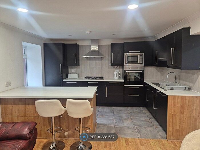 2 Bedroom Detached House To Rent In Claverhouse Drive, Edinburgh, EH16