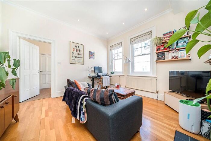1 Bedroom Flat For Sale In Renfrew Road, Kennington, SE11