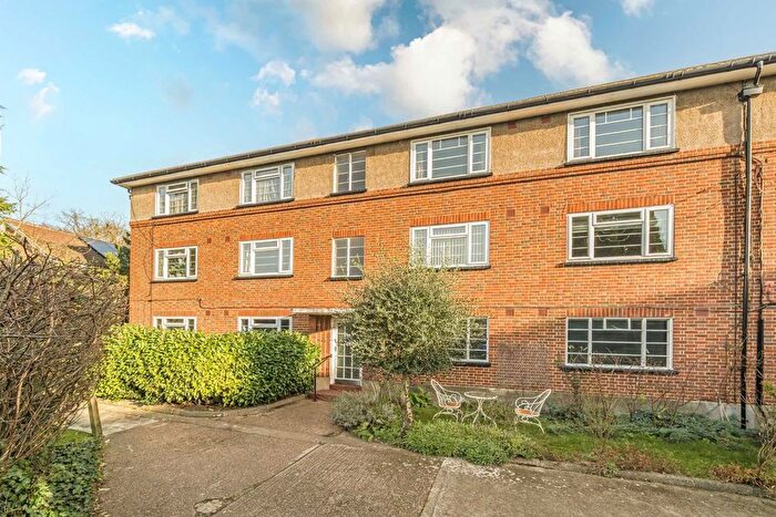 2 Bedroom Flat To Rent In Wilmer Crescent, Kingston Upon Thames, KT2