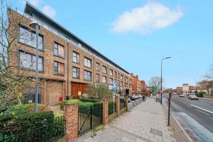 2 Bedroom Flat To Rent In Clapham Road, London SW9