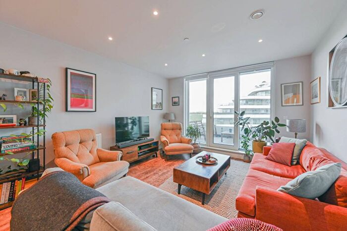 2 Bedroom Flat For Sale In Valetta House, Battersea Park, London, SW11