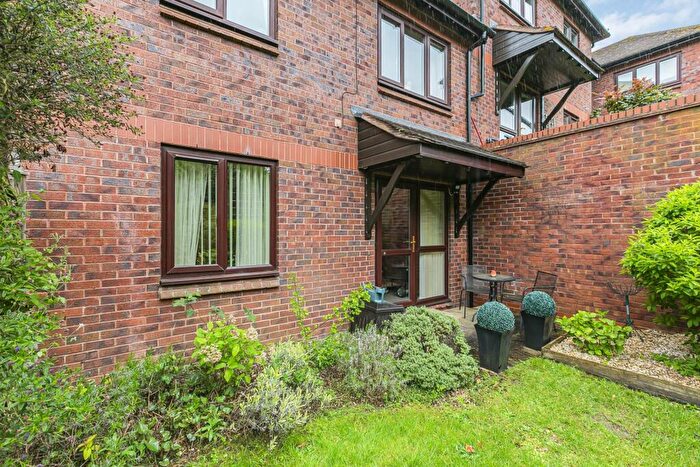 1 Bedroom Apartment For Sale In The Ridgeway, Codicote, SG4