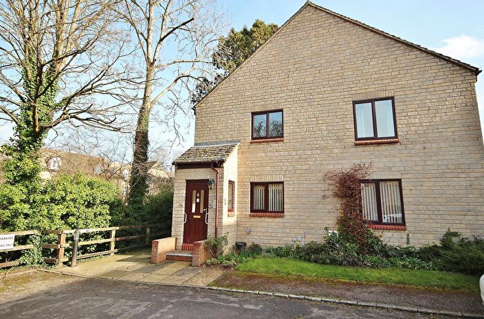 2 Bedroom Flat For Sale In Riverside Gardens, Witney, OX28