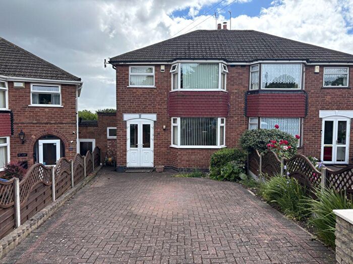 3 Bedroom Semi Detached House For Sale In Lechlade Road, Great Barr, Birmingham, B43