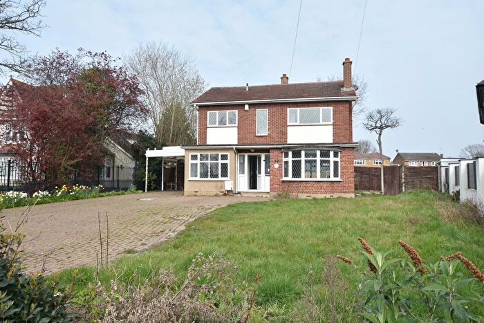 4 Bedroom Detached House For Sale In Ernest Road, Hornchurch, RM11