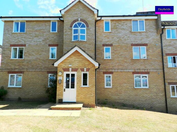 2 Bedroom Flat To Rent In Kirkland Drive, London, EN2