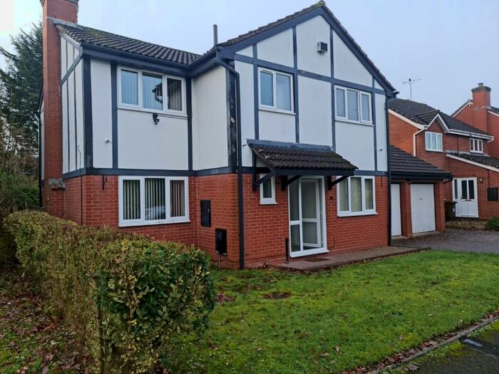 4 Bedroom Detached House To Rent In Harvington Drive, Solihull, West Midlands, B90