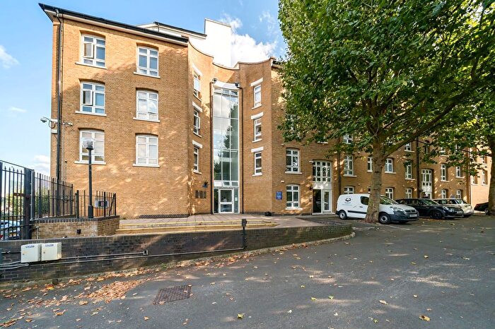 1 Bedroom Flat For Sale In Park East Building, Bow Quarter, London, E3