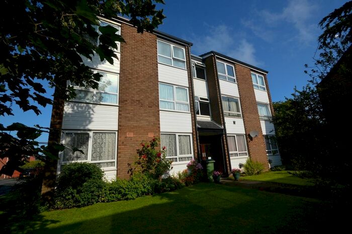 2 Bedroom Flat To Rent In Mauldeth Close, Stockport, SK4