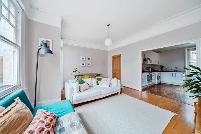 2 Bedroom Flat To Rent In Rathcoole Gardens, London, N8