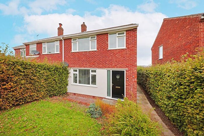3 Bedroom Semi-detached House For Sale In Hallowes Drive, Dronfield, S18