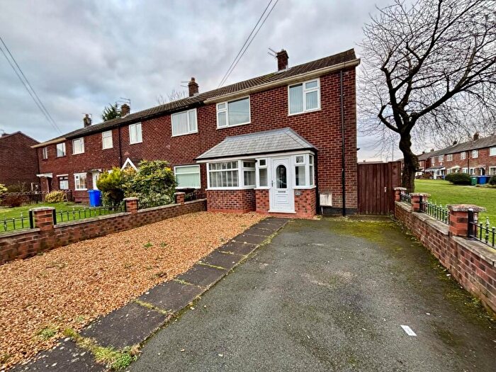 3 Bedroom Detached House To Rent In Ripon Avenue, Whitefield, Manchester, M45