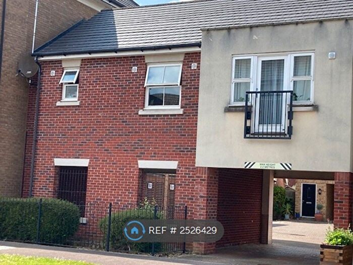 2 Bedroom Flat To Rent In Redhouse Park, Milton Keynes, MK14