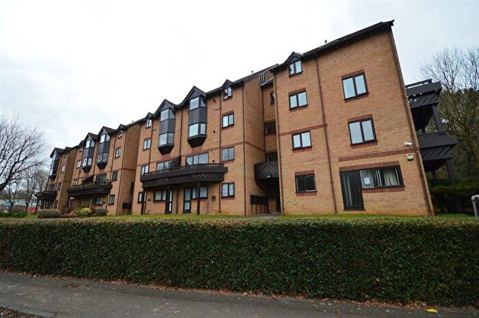 1 Bedroom Flat To Rent In Hawkshill, Dellfield, St Albans, AL1