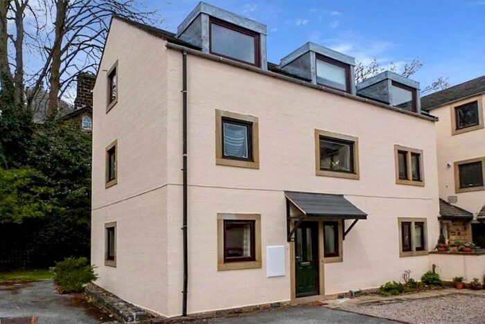 2 Bedroom Flat To Rent In Holly Court, Old Bridge Rise, Ilkley LS29