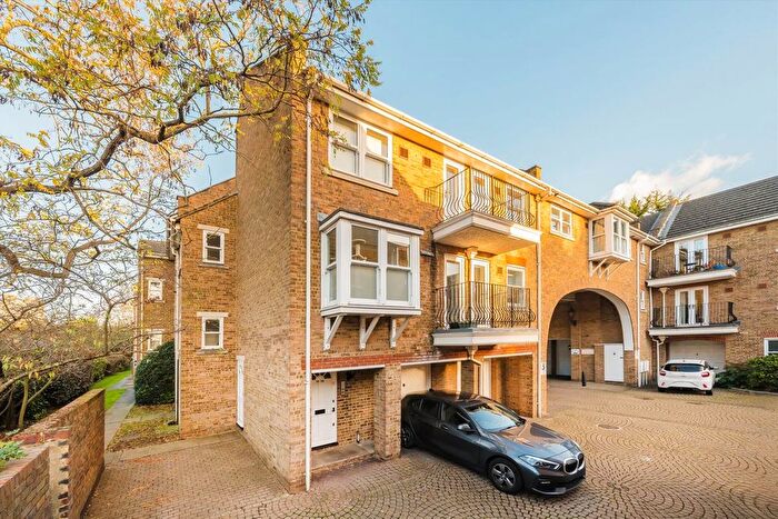 2 Bedroom Flat To Rent In Cedar Terrace, Richmond, TW9