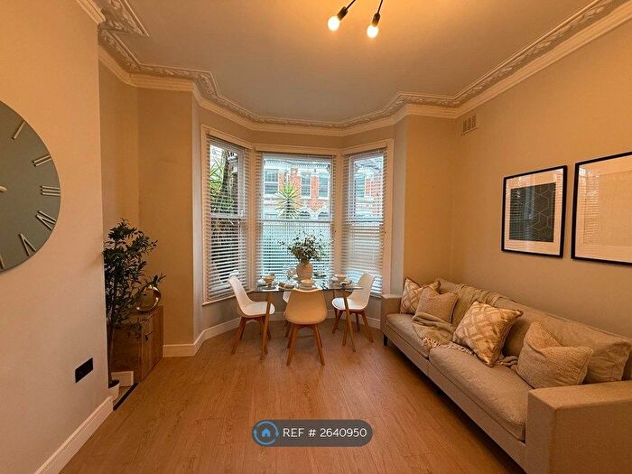 2 Bedroom Flat To Rent In Ashmere Grove, London, SW2