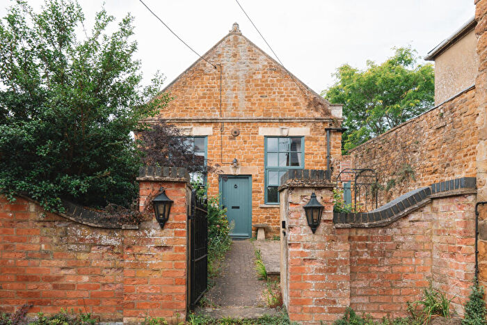 3 Bedroom Detached House For Sale In Wesley Place, Deddington, Oxfordshire, OX15