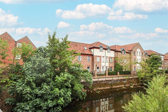 2 Bedroom Apartment For Sale In Waterside, Ripon, HG4