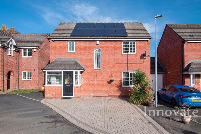 3 Bedroom Link Detached House For Sale In Bowling Green Drive, Smethwick, B67