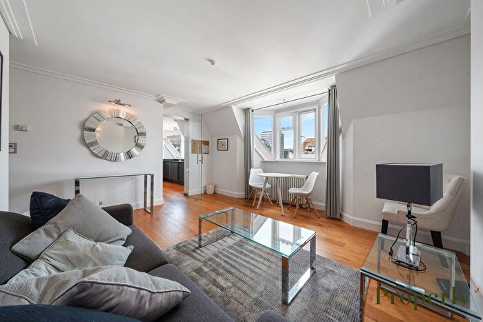 1 Bedroom Flat To Rent In Wellington Street, Covent Garden, WC2E