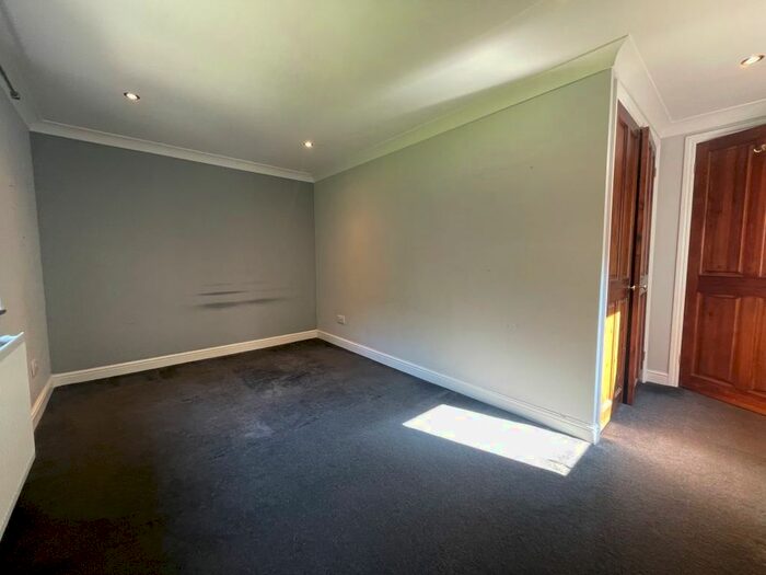 4 Bedroom Detached House For Sale In The Cottages, Oakridge Lane, Aldenham, Hertfordshire, WD25