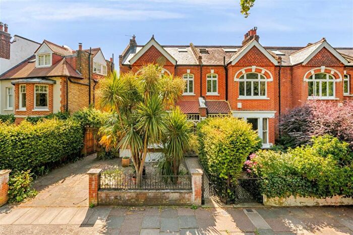 4 Bedroom Property To Rent In The Crescent, London, SW13