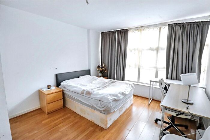 3 Bedroom Flat To Rent In Royal College Street, Camden, London, NW1