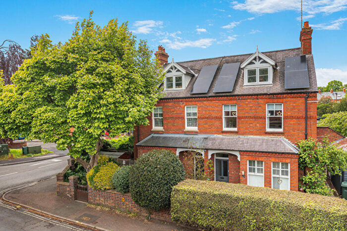 5 Bedroom Semi-Detached House For Sale In Bath Road, Banbury, OX16