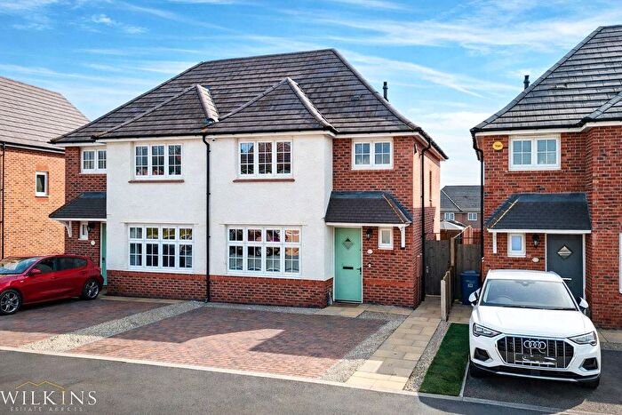 3 Bedroom Semi Detached House For Sale In Boundary Drive, Amington, Tamworth, Staffordshire, B77