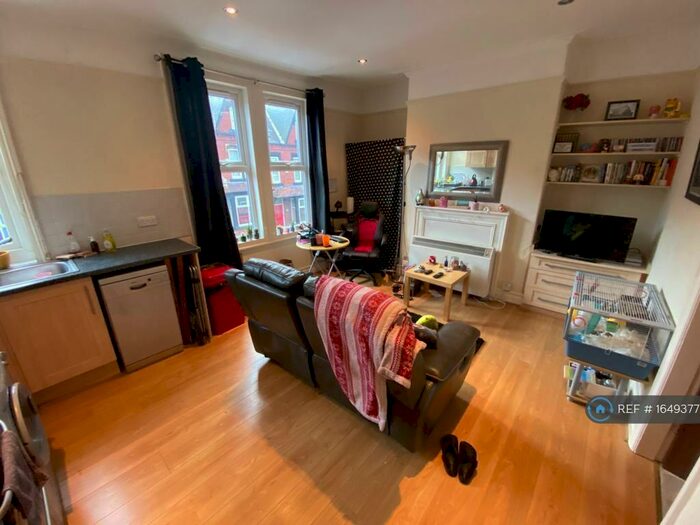 1 Bedroom Flat To Rent In Winston Gardens, Leeds, LS6