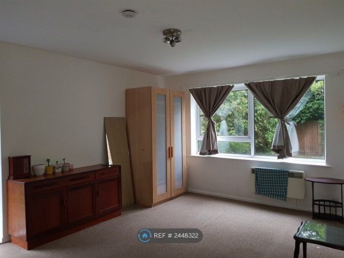 2 Bedroom Flat To Rent In Acacia Court, Harrow, HA1