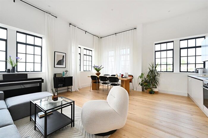 2 Bedroom Apartment For Sale In South Street, Portslade Village, BN41