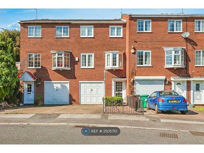 2 Bedroom Terraced House To Rent In Alma Road, Nottingham, NG3