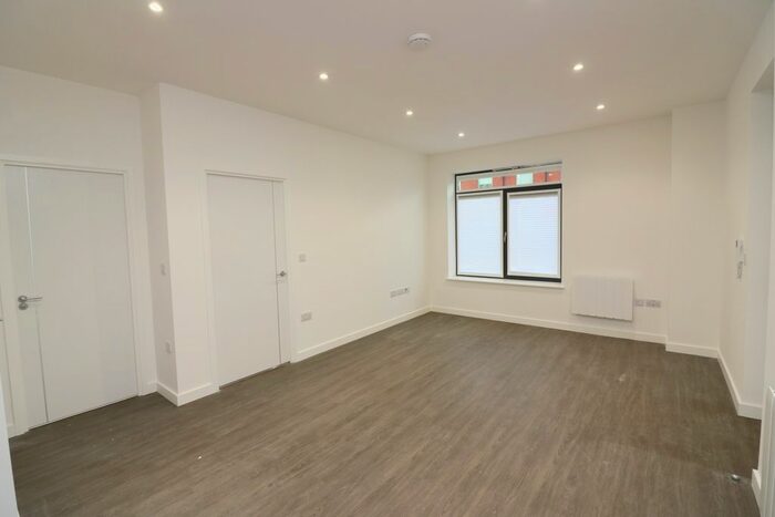 1 Bedroom Flat To Rent In High Street, Egham, Surrey, TW20