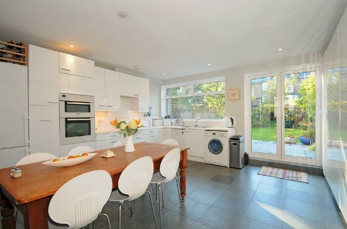 4 Bedroom Detached House To Rent In Regina Road, London, N4