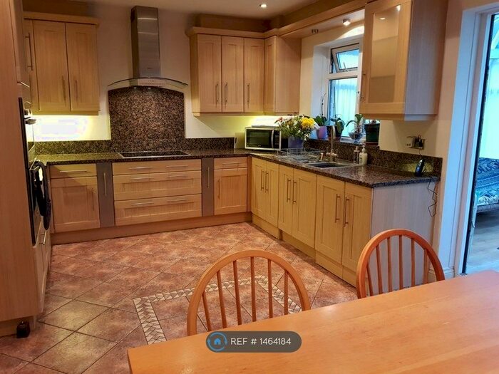 3 Bedroom End Of Terrace House To Rent In Merten Road, Romford, RM6